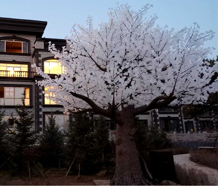 Pixel Mega Tree Light - Smart RGB Tree Light for Commercial Events 814