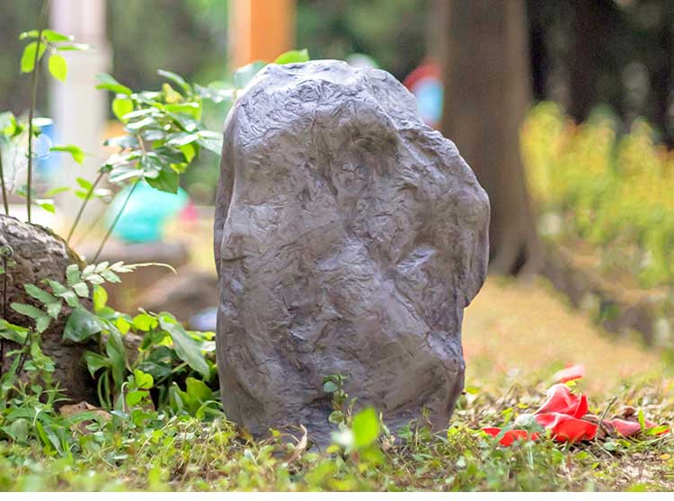 Best LED Stone Lights for Courtyard