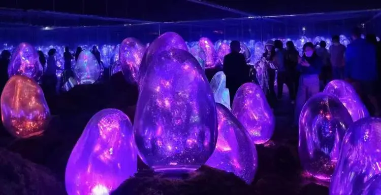 Vibrant RGB Acrylic Glow Landscape Lights for Outdoor Displays luminous stone 3